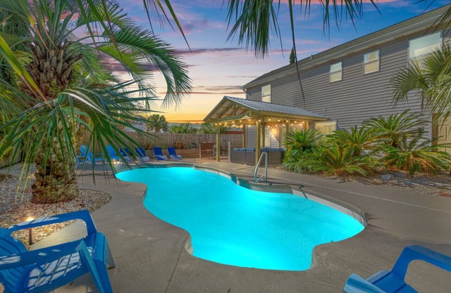 Pirates Cove: PrvtPool, HtTub, FirePit, GameRoom, 5MinWalk2Bch, FREE Activities!