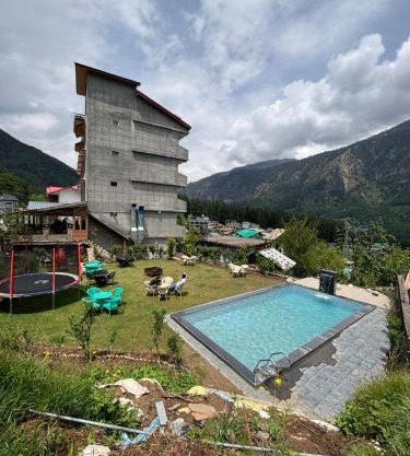 Pirates Resort Centeral Heated with Mountain View & Swimming Pool #Free Pick from Volvo Bus Stand