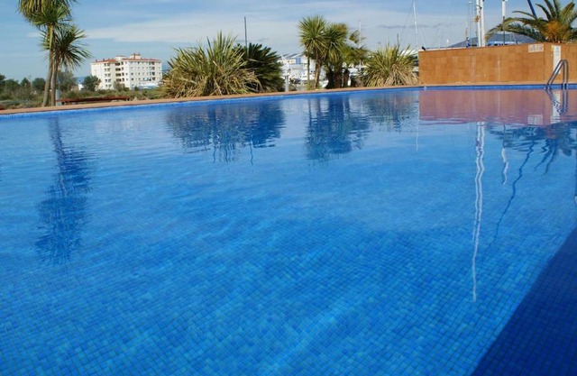 PISO CON VISTAS AL CANAL EN APARTAMENTO DE ALTO STANDING
