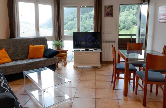 ¡Piso familiar con vistas a Arinsal! 4Pax, PK