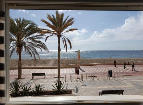 Piso primera línea playa Almería