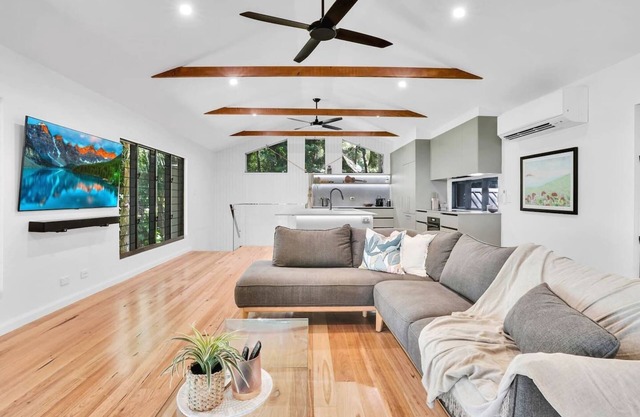 Pixie Haven- Coastal Bliss Meets Rainforest Tranquility – Luxurious Beachfront Escape