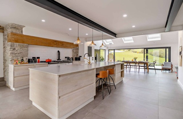 Plas Isaf Farmhouse - Four Bedroom House, Sleeps 10