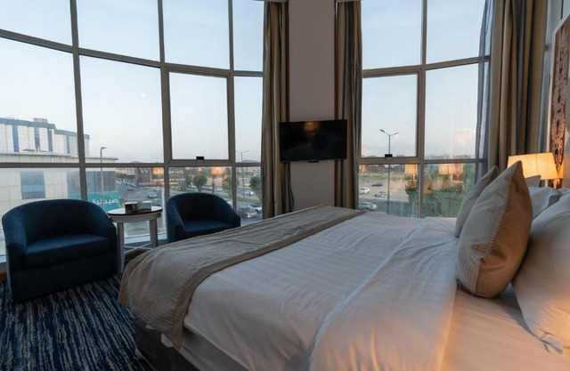 Platinum Al Khamseen Serviced Apartments
