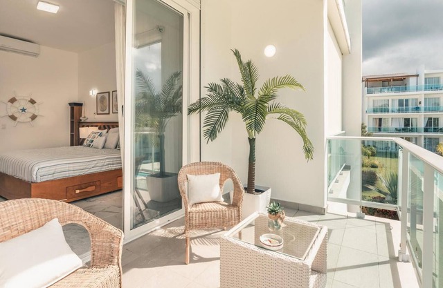 Playa Bonita Lavish Apartment at Lake View 42B