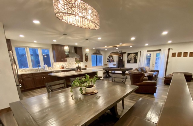 Playful & Romantic, Brand new kitchen, Harry Potter themed, pool table