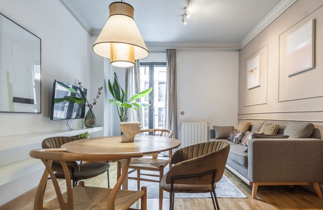 Plaza de Cibeles II-Cozy Apartment in Madrid City Center