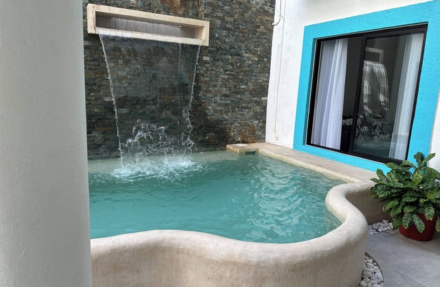 Plaza Nardos Hotel & Suites