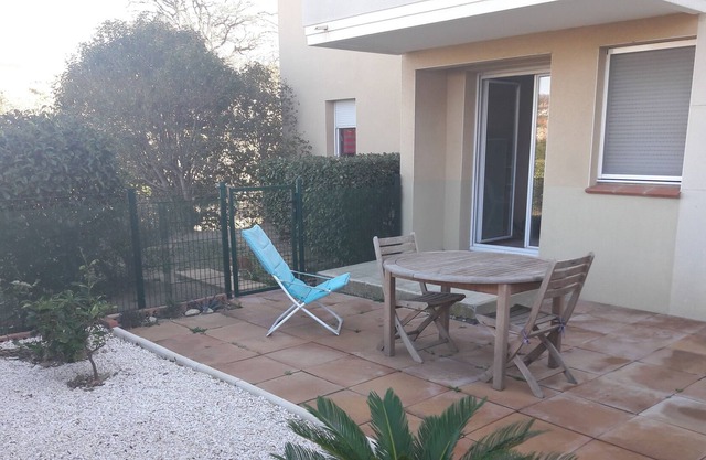Pleasant 1-bedroom apartment, garden, swimming pool, tennis court, private parking
