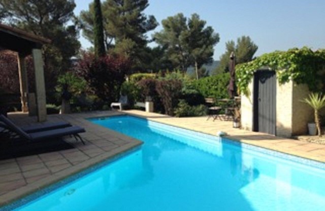Pleasant air-conditioned house with swimming pool close to Aix-en-Provence