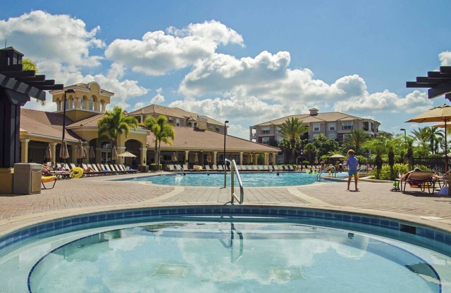Pleasant and Spacious Town Home Near the Convention Center #3vc107