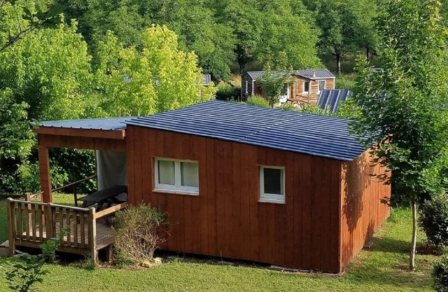 Pleasant chalet in the Dordogne with shared swimming pool