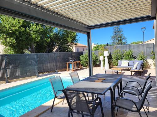 Pleasant detached villa with private swimming pool for 6 people in Lauris - Luberon.