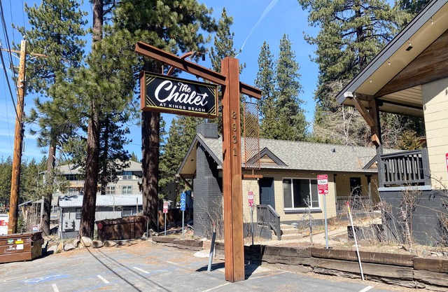 Pleasant hotel with lakeview, golf, skiing, WiFi, & Netflix