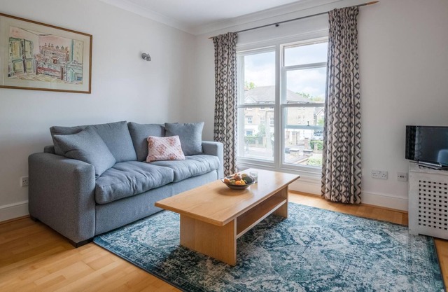 Pleasant Putney home close to the tube station