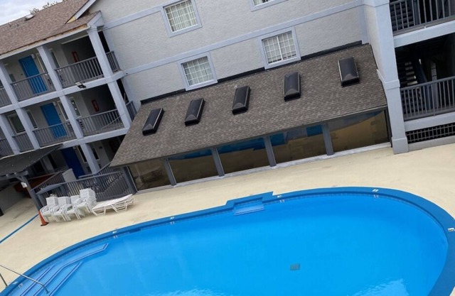 Pleasant Stay, Convenient Location! 4 Family-friendly Units, Free Parking, Pool