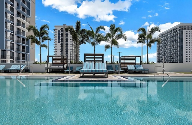Pleasant Stay, Convenient Location! Golf View, Pets Allowed, Onsite Pool