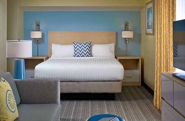 Pleasant Stay, Convenient Location! Onsite Pool, Free Breakfast, Free Parking