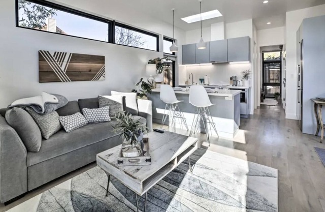 Pleasure Point Beach Hideaway-Fantastic Value! 30 day minimum.