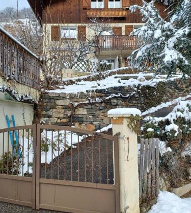 PLEIN SOLEIL appartement avec GARAGE pour SKI TROIS VALLEES et CURE THERMALE