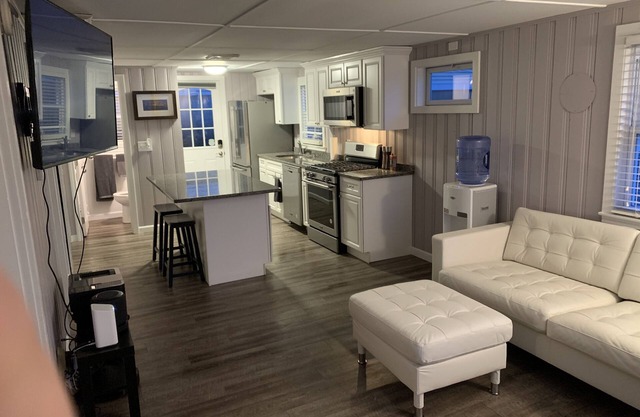Plum Place - Dog Friendly, Steps from the beach