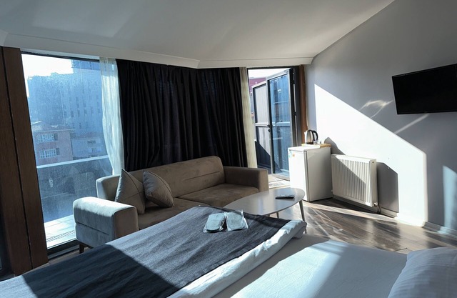 Plus Park Suite & Hotel