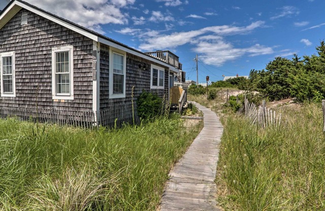 Plymouth Cottage w/ Deck, Grill & Ocean Views