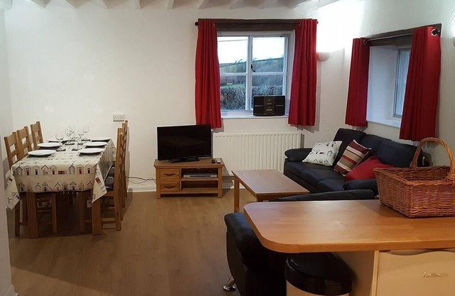 Poacher 3 Bedroom Cottage with countryside view