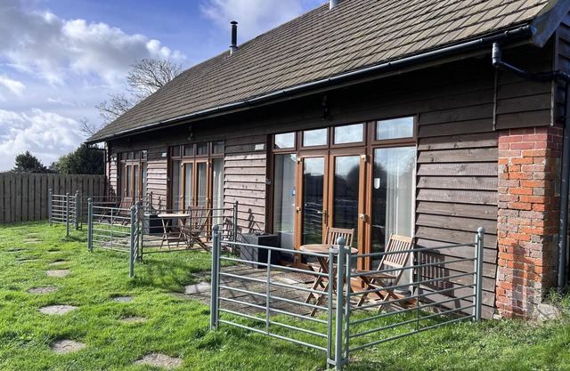 Poachers Hut 1-Bed Cottage, Sleeps 2, Pet Friendly