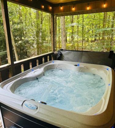 Pocono Chalet - Hot Tub - Game Room
