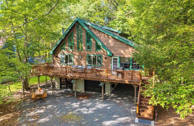 Pocono's Resort | Fire Pit, Jacuzzi, Winter Sports Amenities