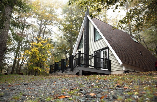 Poconos A-frame cabin - firepit, grill, near pool and lake