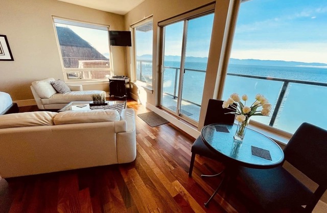 Points West Oceanfront Rooftop suite