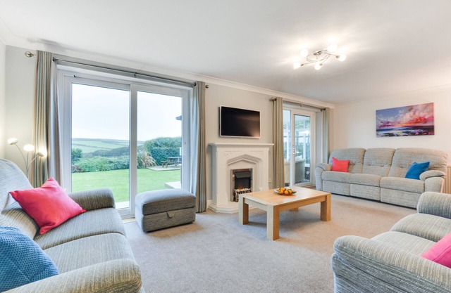Polbream - Four Bedroom House, Sleeps 8