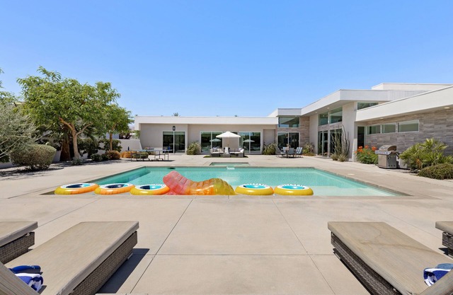 Polo Villa 9 by Avantstay Backyard w/ Putting Green, Pool & Spa 5 BDR 260312