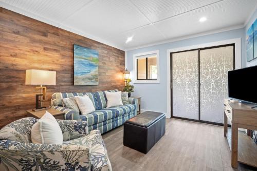 Pool Access and Balcony Hilton Head Resort Condo