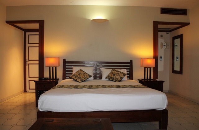 Pool and mountain view suite
