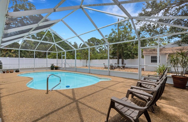 Pool Home, Walking Distance to Theaters and Museums