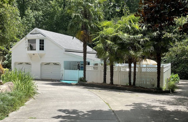 Pool House; Studio, 20 mins to DT Raleigh