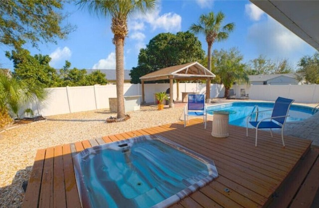 Pool-Jacuzzi & Palm Trees/ 8 Universal/ 15 Disney
