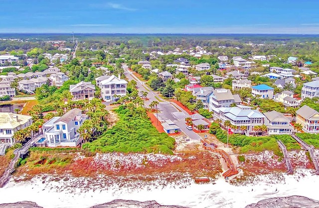 Pool & Outdoor Shower, Beach Access! - Seaclusion