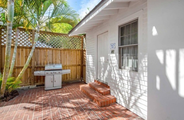 Pool, Pet Friendly, & Near Duval - Sugar Pie Suite