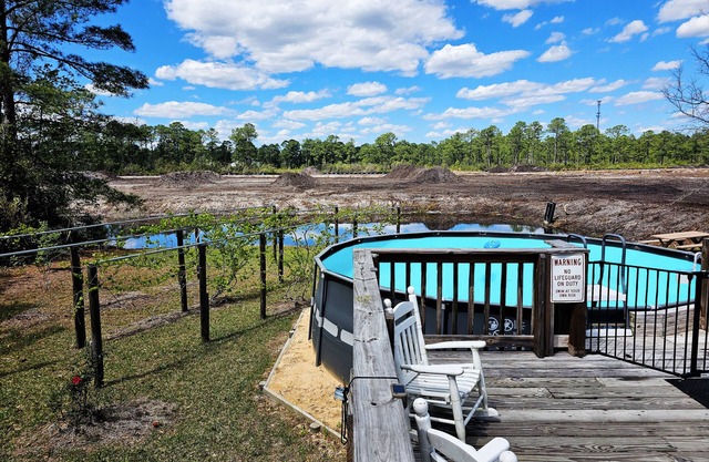 Pool, pond view and minutes to the beach!