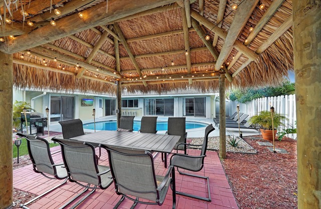 Pool Retreat Near Beach! Great For Groups