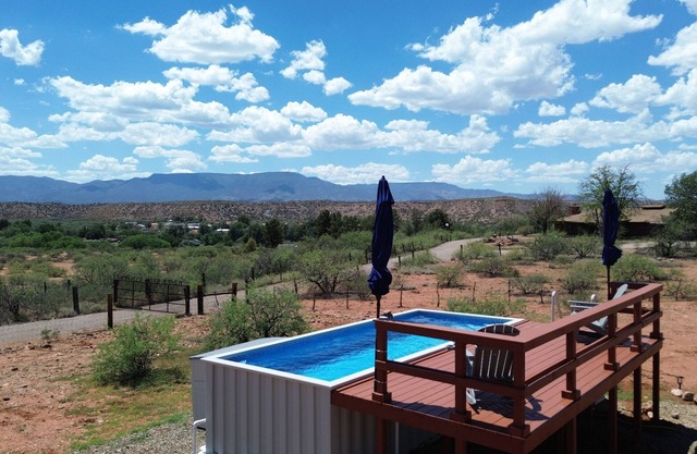 Pool, Sauna, Hot Tub, King Beds, easy access to Sedona! No checkout chores!