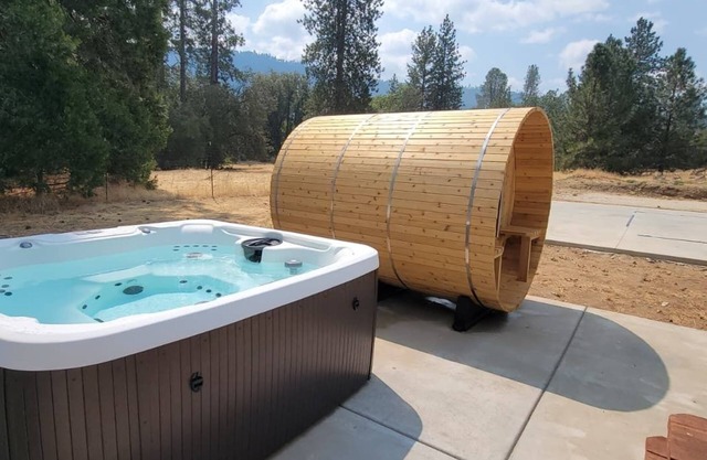Pool*Sauna*HotTub*Theater*Bar*Pickleball*Volleyball