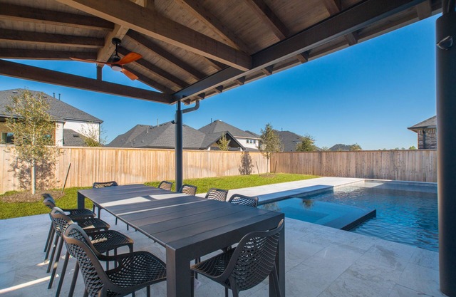 Pool, SPA, BBQ, Media Room home in The Woodlands