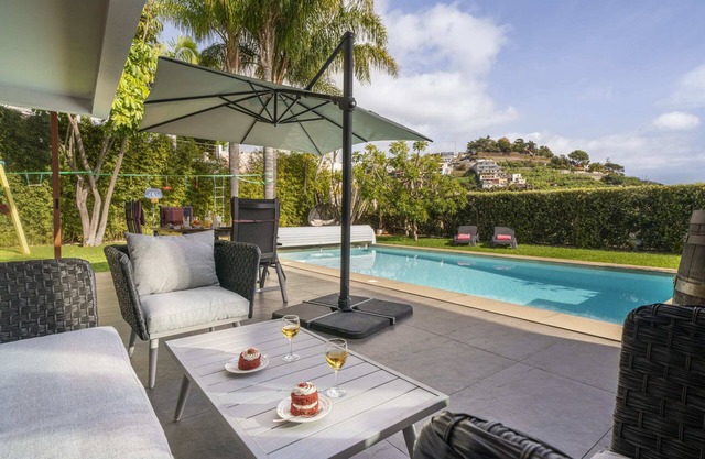 Pool, sun and sea View - Villa das Quebradas