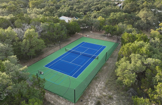 Pool, Tennis & Pickleball Ultimate Hill Country Retreat| Creek| Sleeps 10