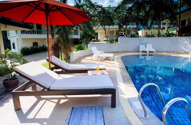 Pool view twin room A